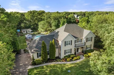 9 Fieldwood Drive 1