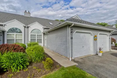 123 Brookfield Ln #123