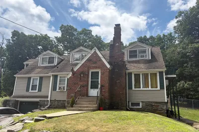 57 Swan Ave #2