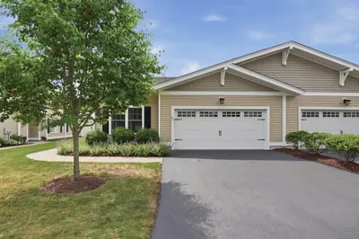 60 Rogerson Crossing #60 1