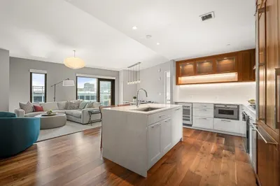 300 Pier 4 Blvd #5J