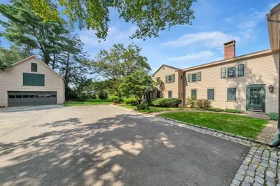 874 Bay Rd 1