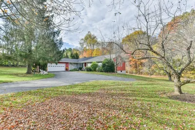 86 E Baylies Rd 1