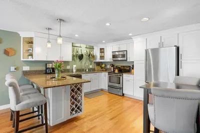 5 Almont St #5