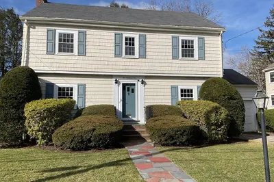 93 Hawthorn Ave 1