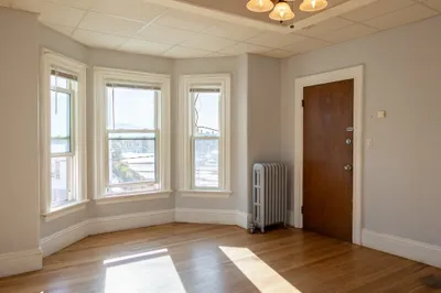 551 Essex Street #4