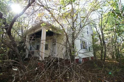 279 Beach Ave 1