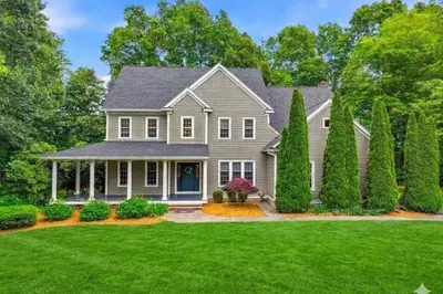 4 Edward Dunn Way 1