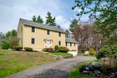 39 Alderbrook Dr 1