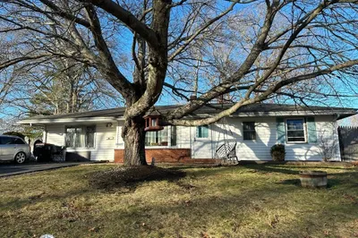 62 Royal Rd 1