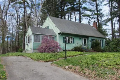 6 Hearthstone Dr