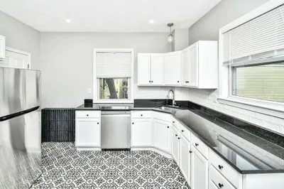 109 Walnut St #3