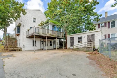 3 Colonial St