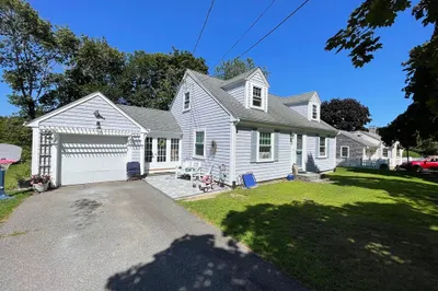 4 Riverside Dr