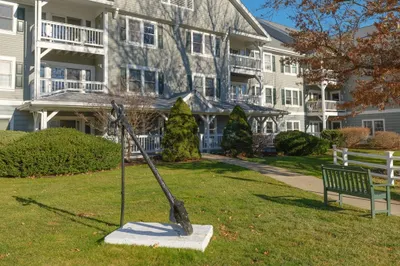 12 Meeting House Ln #201 1