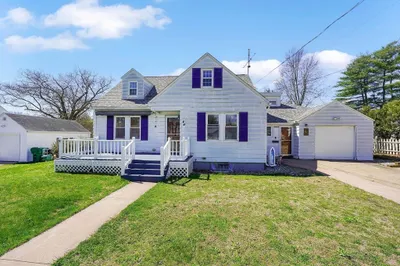 44 Hillcrest St