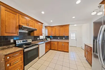 72 Edwin St 1