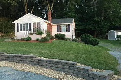 26 Leslie Ln 1