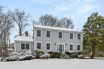 4 Blackthorne Cir 1