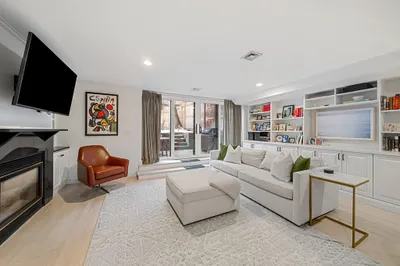 22 Hanson St #1