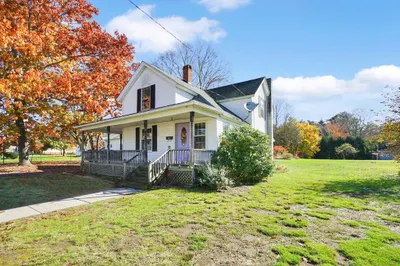 2223 Main St 1