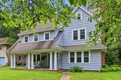 121 Farmington Ave 1