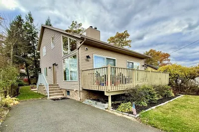 139 Congamond Rd 1