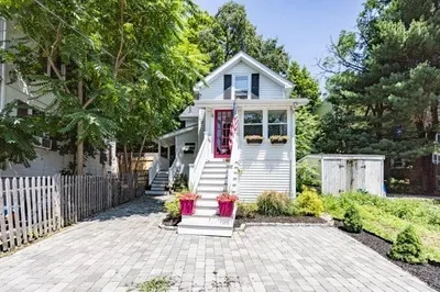 26 Carlson St