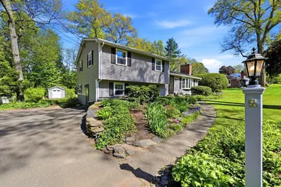 9 Meadowbrook Drive