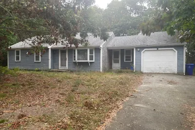 12 Laura Ln