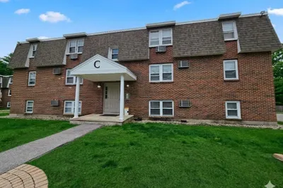 870 Haverhill St #13C 1