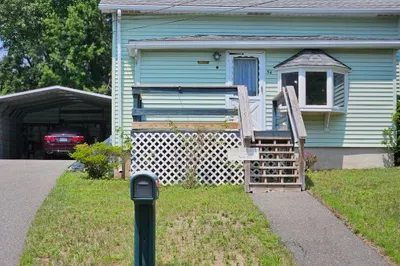 54 Sanders St 1