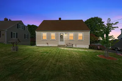7 Davis Rd