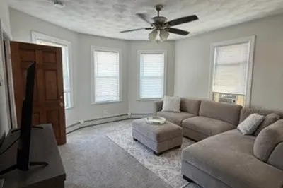 60 Valentine St #2 1