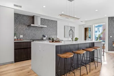 362-364 W Broadway #2 1