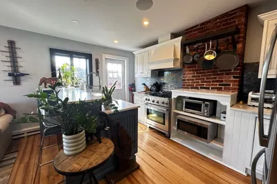 10 Pompeii Street #3