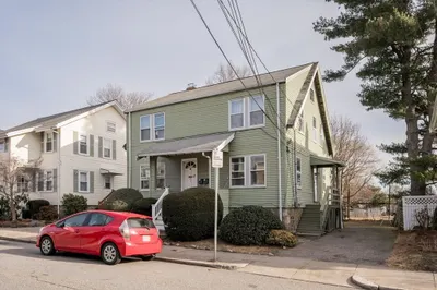 64 Goodenough St