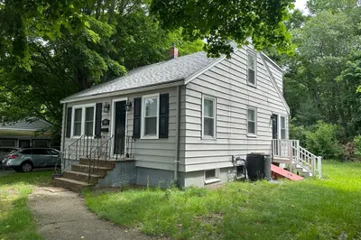 904 Middle St 1