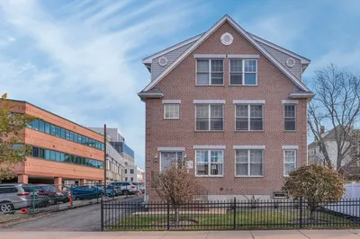 287 Everett St #1 1