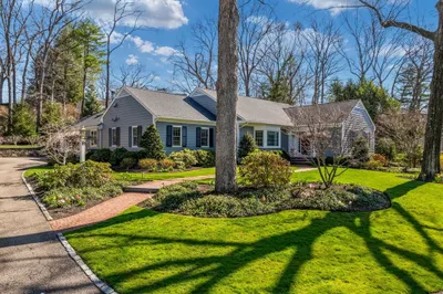 15 Barnstable Rd