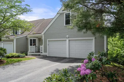3 Flint Pond Dr #3 1