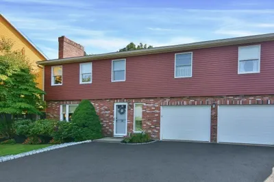 38 Mary Ellen Dr 1