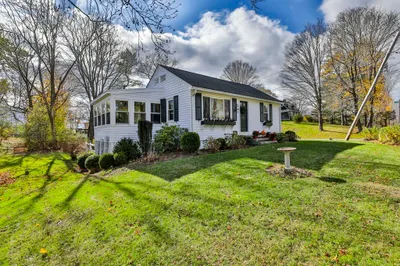 82 Martins Pond Rd 1