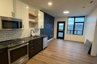 89 Brighton Ave #402