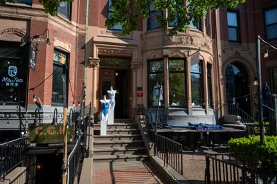 268 Newbury St #4B 1