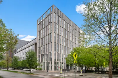 2 Earhart St #412