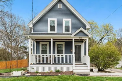 475 Pleasant St 1