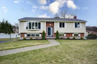 1 Maureen Dr