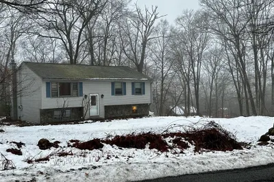 10 Ainsworth Hill Road