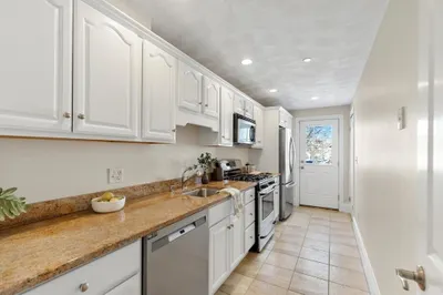 8 Common St #3 1